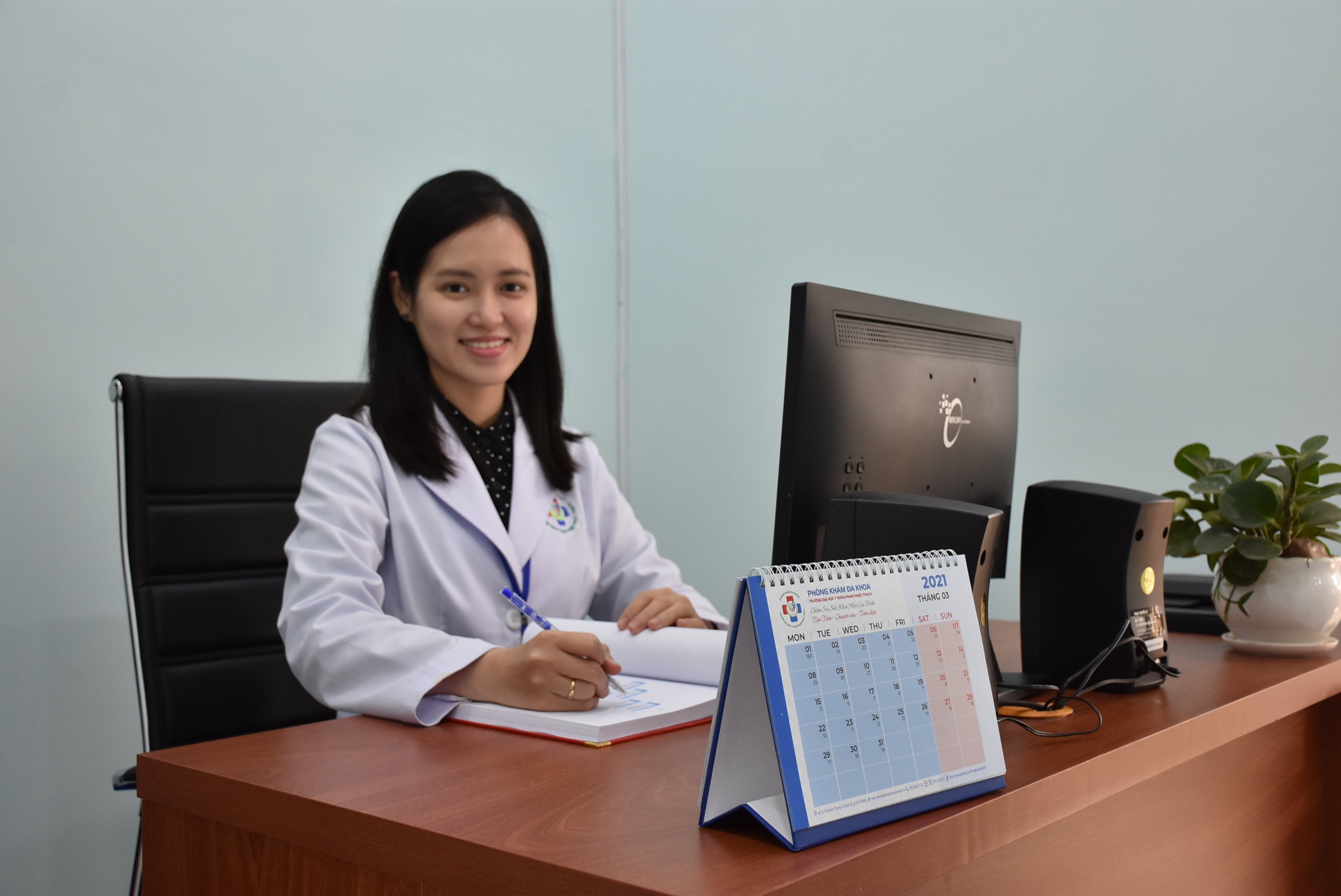 B&aacute;c sĩ ho&agrave;ng ch&acirc;u bảo đ&iacute;nh