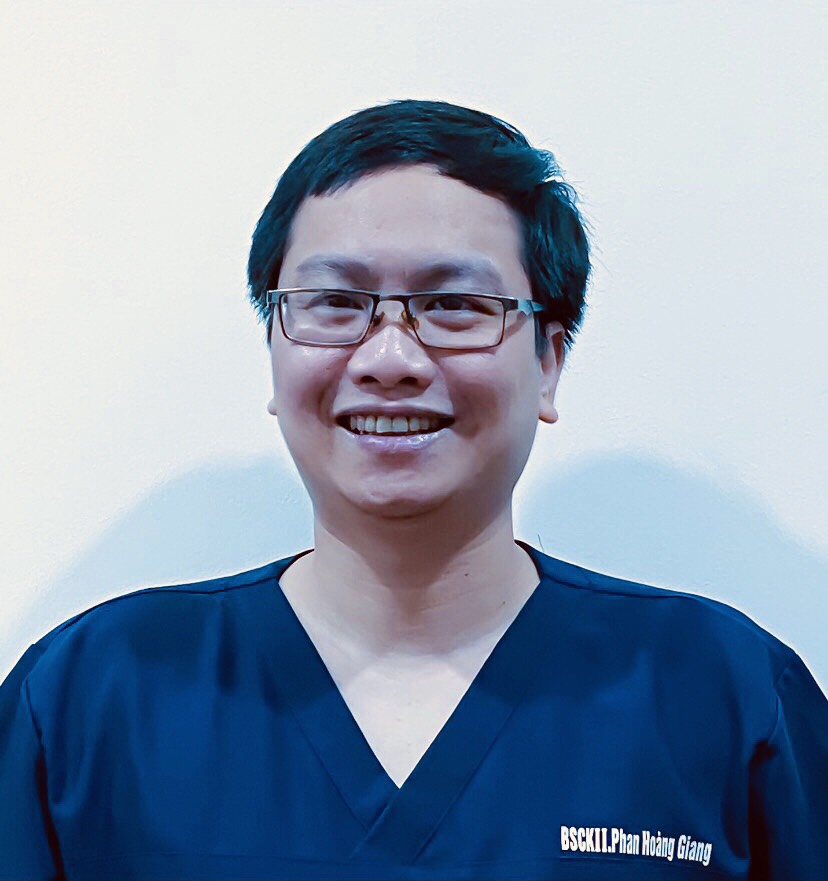 B&aacute;c sĩ phan ho&agrave;ng giang